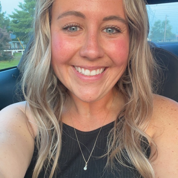 Meet your Posher, Alexys - Picture 1 of 5